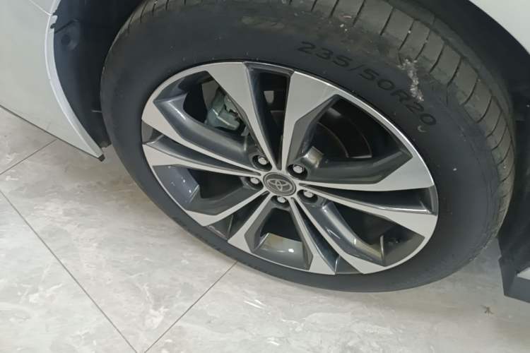 Used Toyota Granvia 2023 2.5L Hybrid Prestige PLUS Edition Right Rear Wheel Hub