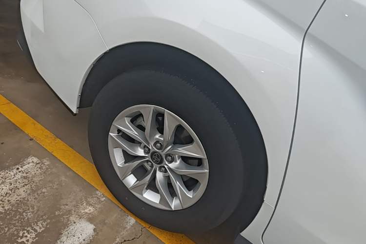 Used Toyota Granvia 2023 2.5L Hybrid Comfort Edition Right Rear Wheel Hub