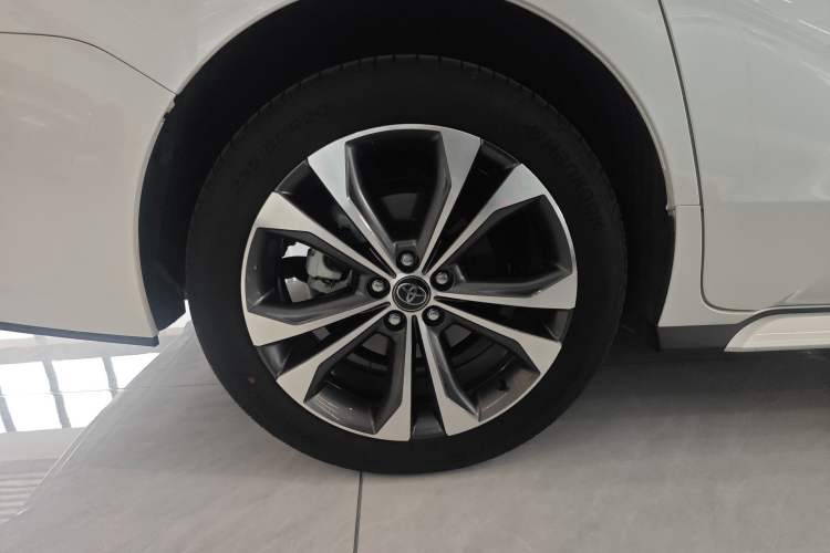Used Toyota Granvia 2023 2.5L Hybrid Prestige PLUS Edition Right Rear Wheel Hub