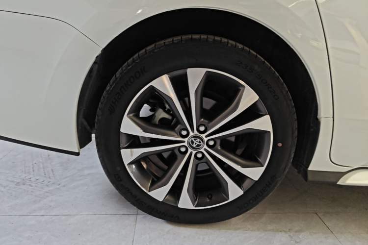 Used Toyota Granvia 2023 2.5L Hybrid Prestige PLUS Edition Right Rear Wheel Hub