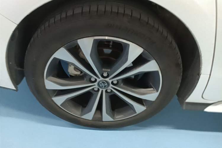 Used Toyota Granvia 2023 2.5L Hybrid Prestige PLUS Edition Right Rear Wheel Hub