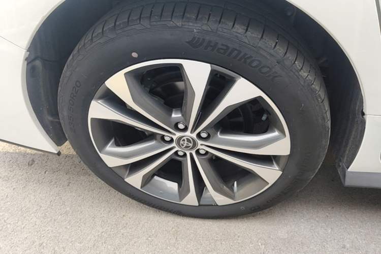 Used Toyota Granvia 2023 2.5L Hybrid Prestige PLUS Edition Right Rear Wheel Hub