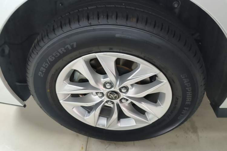 Used Toyota Granvia 2023 2.5L Hybrid Comfort Edition Right Rear Wheel Hub