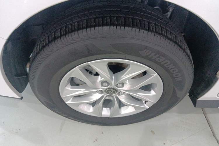 Used Toyota Granvia 2023 2.5L Hybrid Comfort Edition Right Rear Wheel Hub