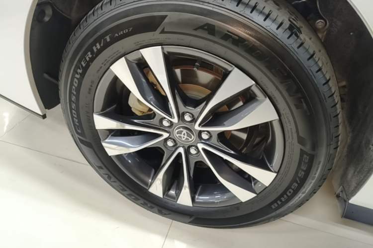 Used Toyota Granvia 2023 2.5L Hybrid Luxury Edition Right Rear Wheel Hub