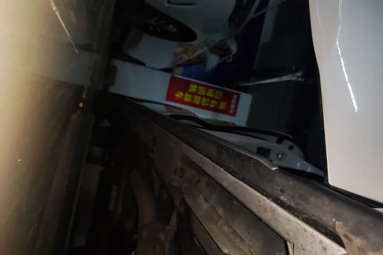 Used Toyota Granvia 2023 2.5L Hybrid Luxury Edition Right Side Sill