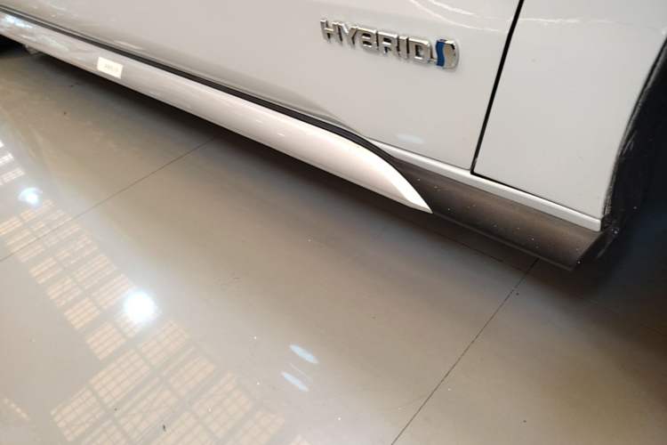 Used Toyota Granvia 2023 2.5L Hybrid Flagship VIP Edition Right Side Sill