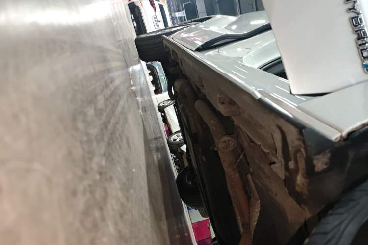 Used Toyota Granvia 2023 2.5L Hybrid Comfort Edition Right Side Sill