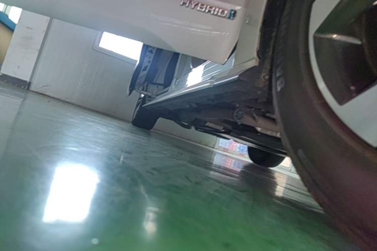Used Toyota Granvia 2023 2.5L Hybrid Prestige PLUS Edition Right Side Sill