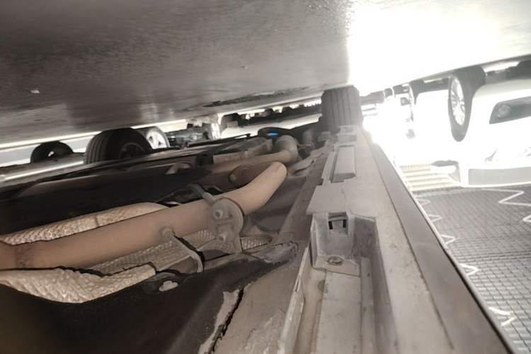 Used Toyota Granvia 2023 2.5L Hybrid Comfort Edition Right Side Sill