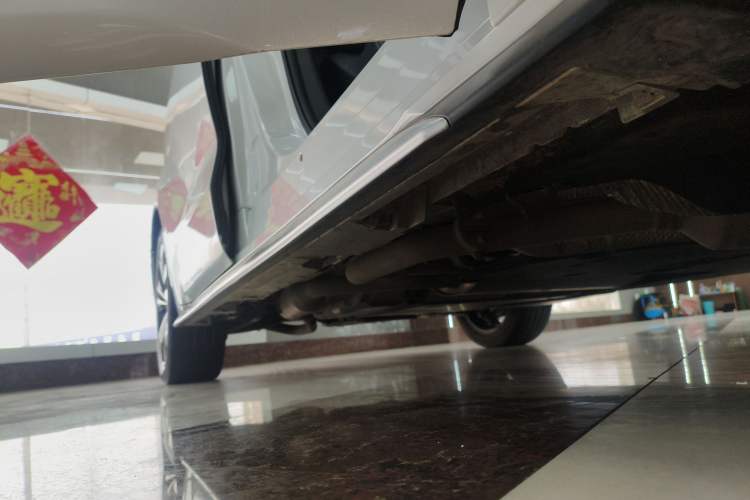 Used Toyota Granvia 2023 2.5L Hybrid Flagship VIP Edition Right Side Sill