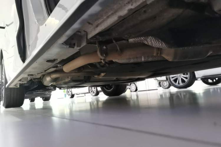 Used Toyota Granvia 2023 2.5L Hybrid Luxury Edition Right Side Sill