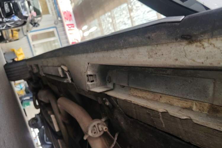 Used Toyota Granvia 2023 2.5L Hybrid Luxury Edition Right Side Sill