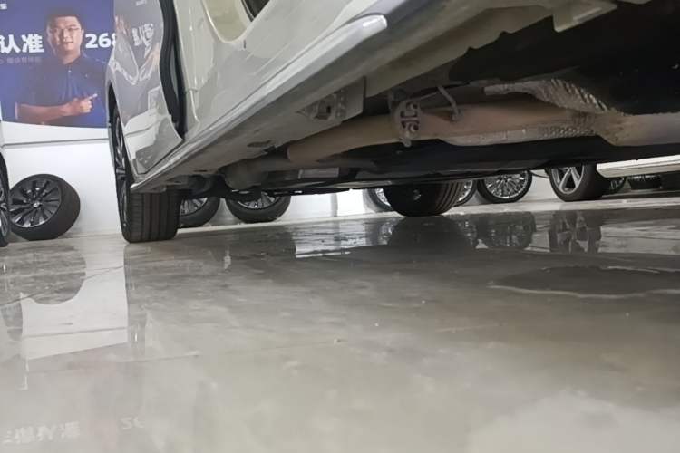 Used Toyota Granvia 2023 2.5L Hybrid Prestige PLUS Edition Right Side Sill