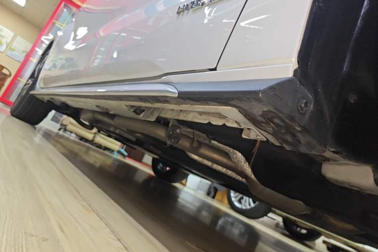 Used Toyota Granvia 2023 2.5L Hybrid Prestige PLUS Edition Right Side Sill