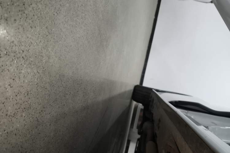 Used Toyota Granvia 2023 2.5L Hybrid Luxury Edition Right Side Sill