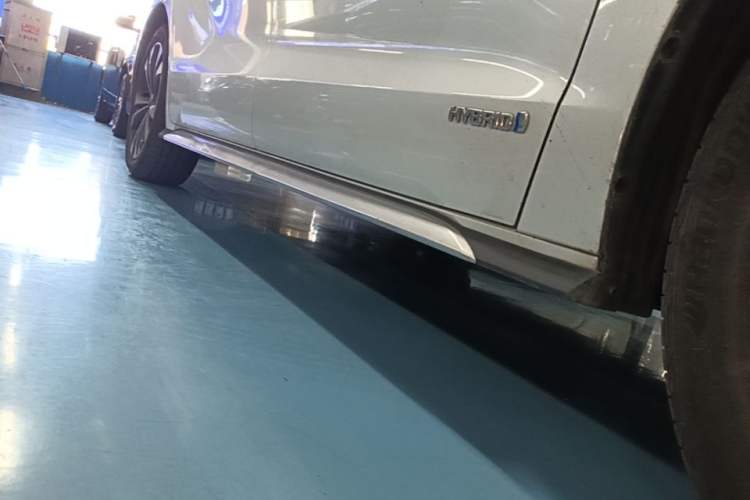 Used Toyota Granvia 2023 2.5L Hybrid Prestige PLUS Edition Right Side Sill