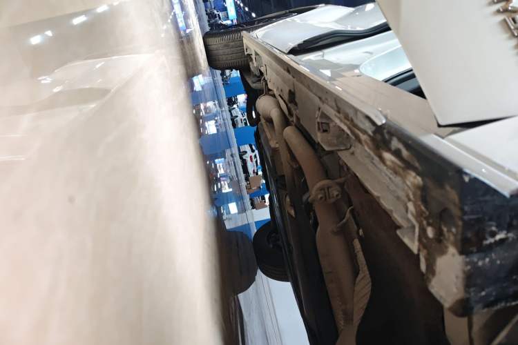 Used Toyota Granvia 2023 2.5L Hybrid Luxury Edition Right Side Sill