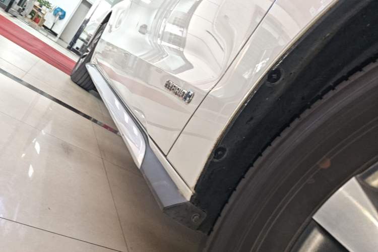 Used Toyota Granvia 2023 2.5L Hybrid Luxury Edition Right Side Sill