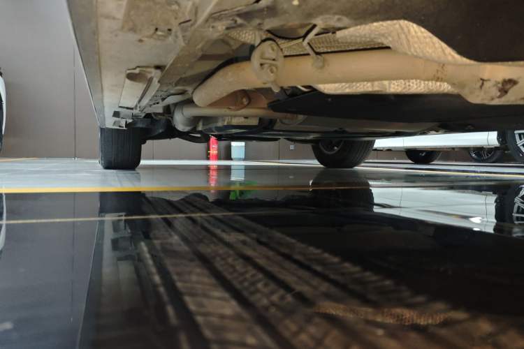 Used Toyota Granvia 2023 2.5L Hybrid Comfort Edition Right Side Sill