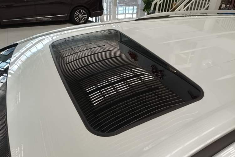 Used Toyota Granvia 2023 2.5L Hybrid Comfort Edition Roof