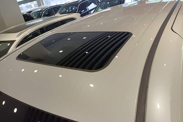 Used Toyota Granvia 2023 2.5L Hybrid Comfort Edition Roof