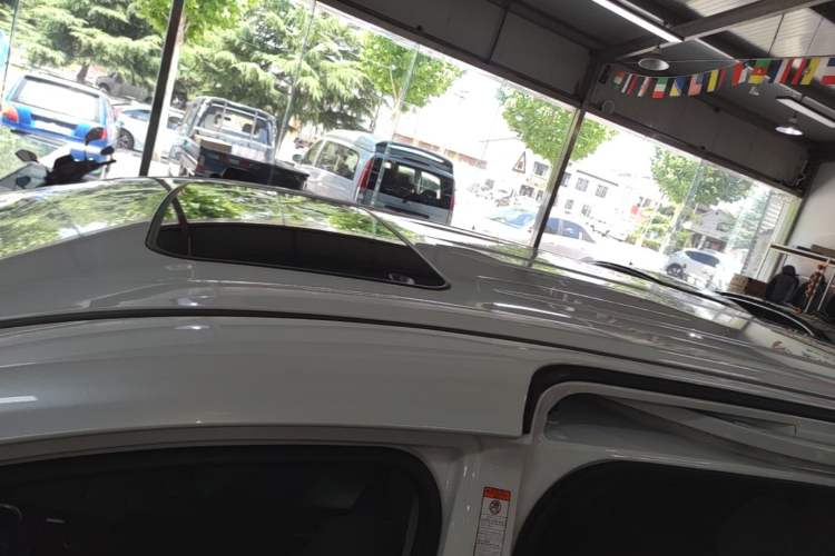 Used Toyota Granvia 2023 2.5L Hybrid Comfort Edition Roof