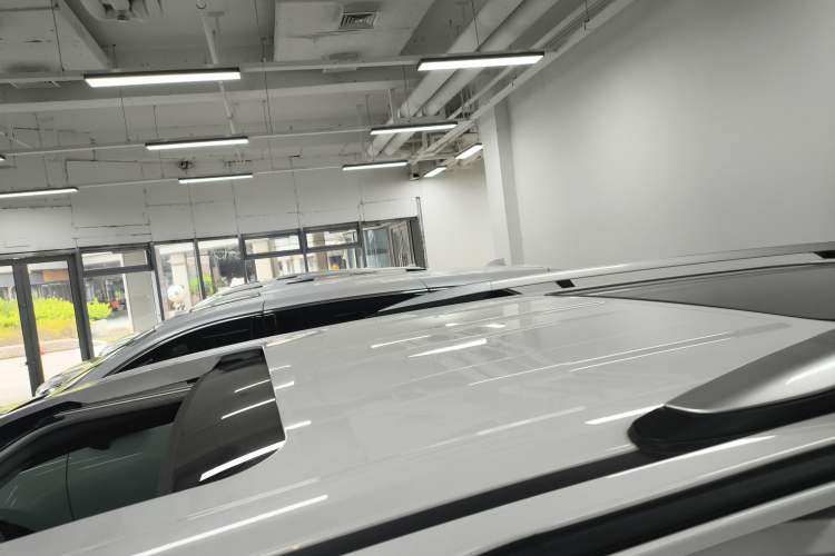 Used Toyota Granvia 2023 2.5L Hybrid Luxury Edition Roof