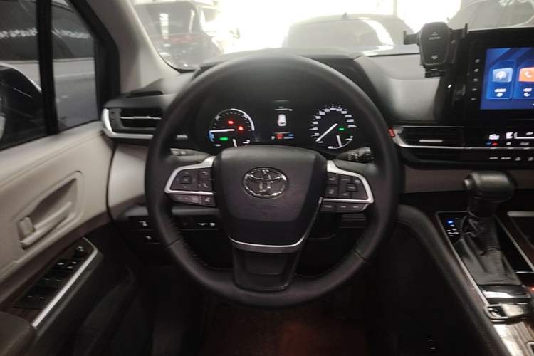 Used Toyota Granvia 2023 2.5L Hybrid Comfort Edition Steering Wheel