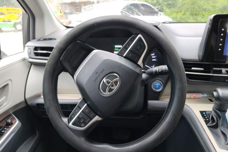 Used Toyota Granvia 2023 2.5L Hybrid Comfort Edition Steering Wheel