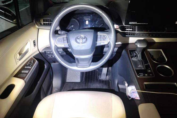 Used Toyota Granvia 2023 2.5L Hybrid Prestige PLUS Edition Steering Wheel