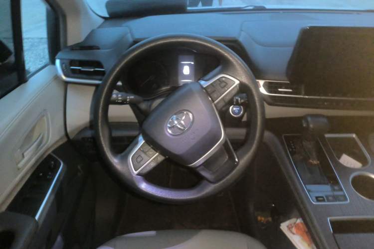 Used Toyota Granvia 2023 2.5L Hybrid Luxury Edition Steering Wheel