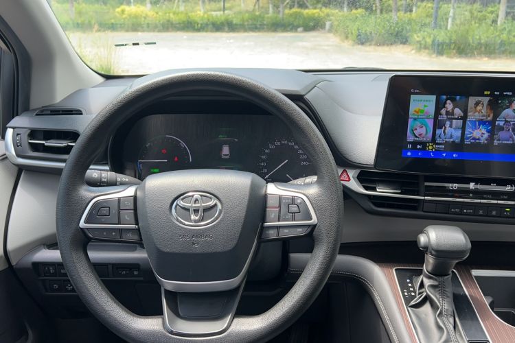 Used Toyota Granvia 2023 2.5L Hybrid Luxury Edition Steering Wheel