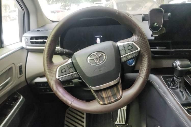 Used Toyota Granvia 2023 2.5L Hybrid Prestige PLUS Edition Steering Wheel