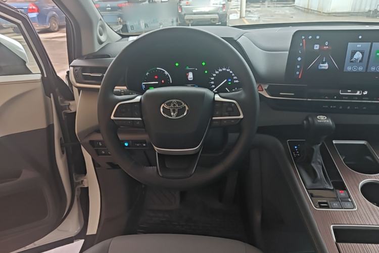 Used Toyota Granvia 2023 2.5L Hybrid Comfort Edition Steering Wheel