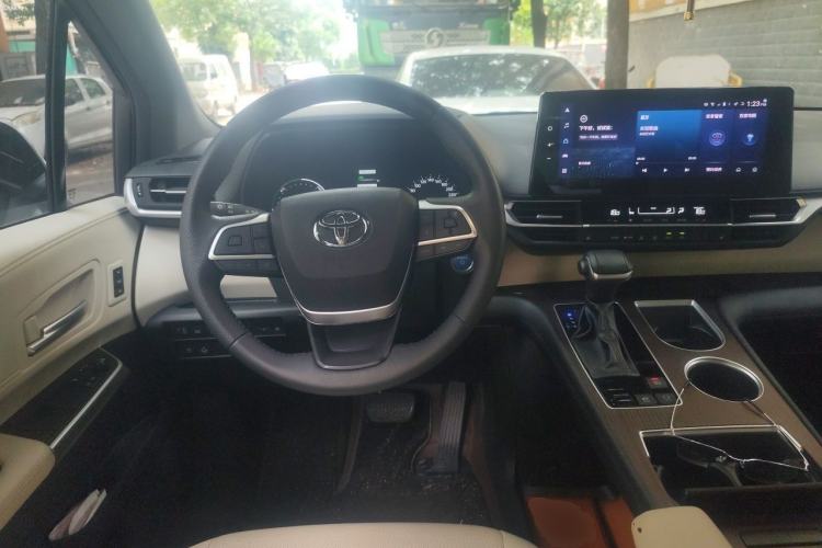 Used Toyota Granvia 2023 2.5L Hybrid Prestige PLUS Edition Steering Wheel