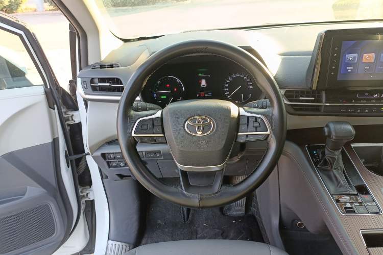 Used Toyota Granvia 2023 2.5L Hybrid Comfort Edition Steering Wheel