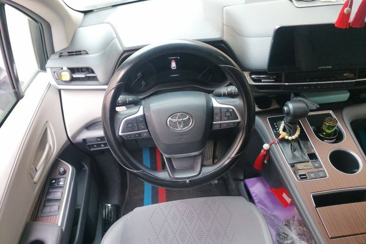 Used Toyota Granvia 2023 2.5L Hybrid Comfort Edition Steering Wheel