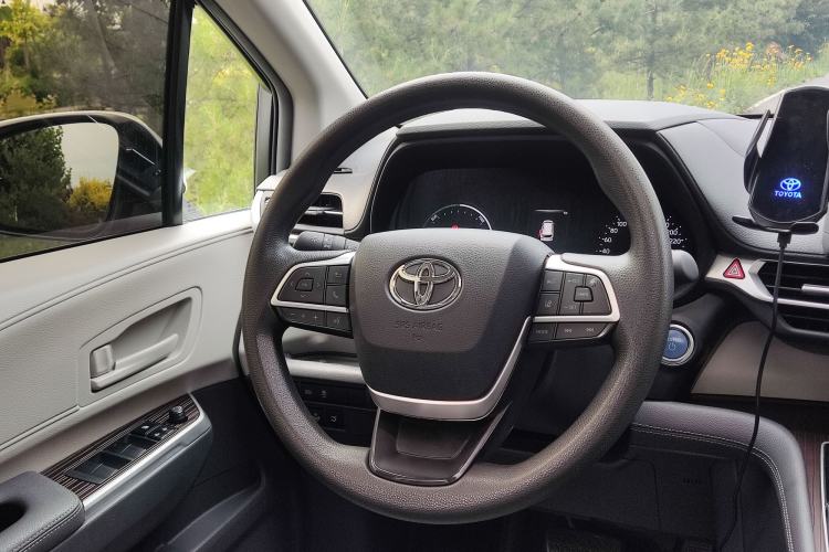 Used Toyota Granvia 2023 2.5L Hybrid Comfort Edition Steering Wheel