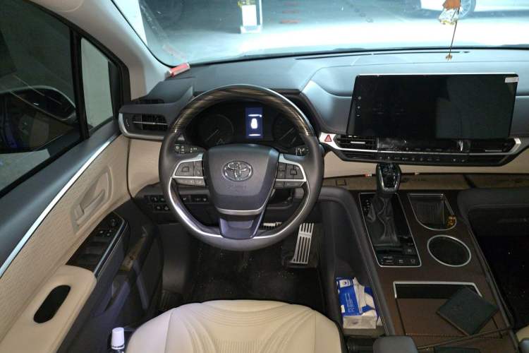 Used Toyota Granvia 2023 2.5L Hybrid Comfort Edition Steering Wheel