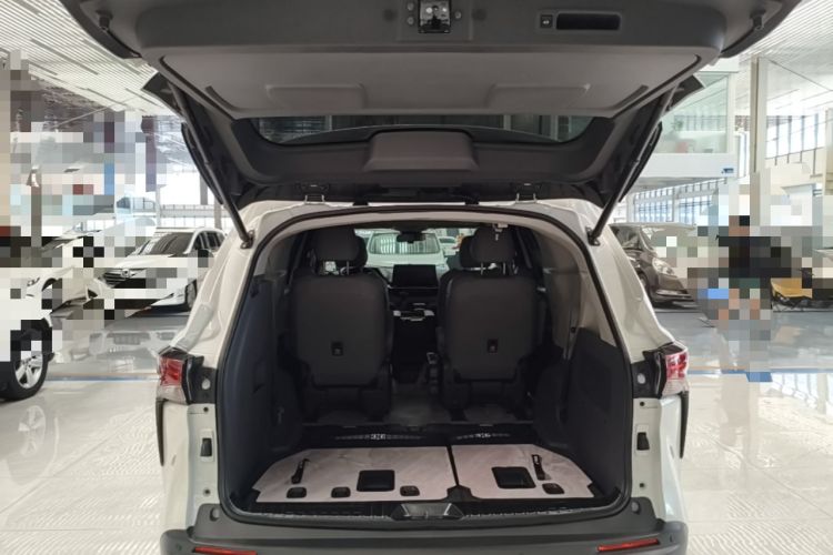 Used Toyota Granvia 2023 2.5L Hybrid Comfort Edition Trunk