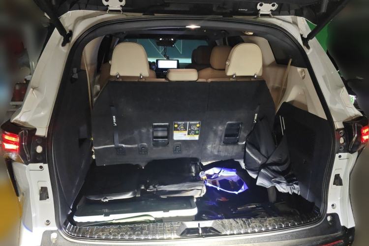 Used Toyota Granvia 2023 2.5L Hybrid Prestige PLUS Edition Trunk