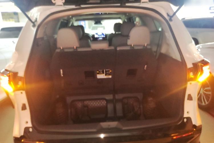 Used Toyota Granvia 2023 2.5L Hybrid Luxury Edition Trunk