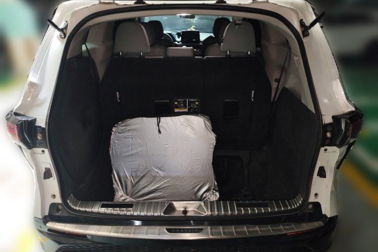 Used Toyota Granvia 2023 2.5L Hybrid Luxury Edition Trunk