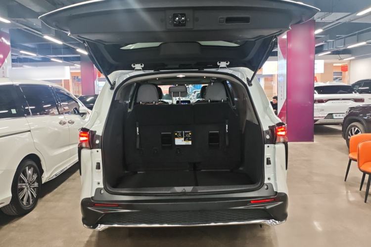 Used Toyota Granvia 2023 2.5L Hybrid Comfort Edition Trunk
