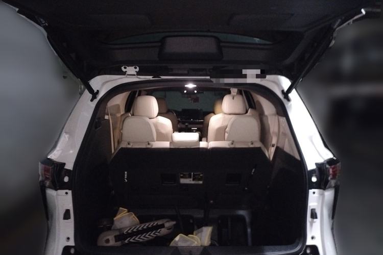 Used Toyota Granvia 2023 2.5L Hybrid Prestige PLUS Edition Trunk