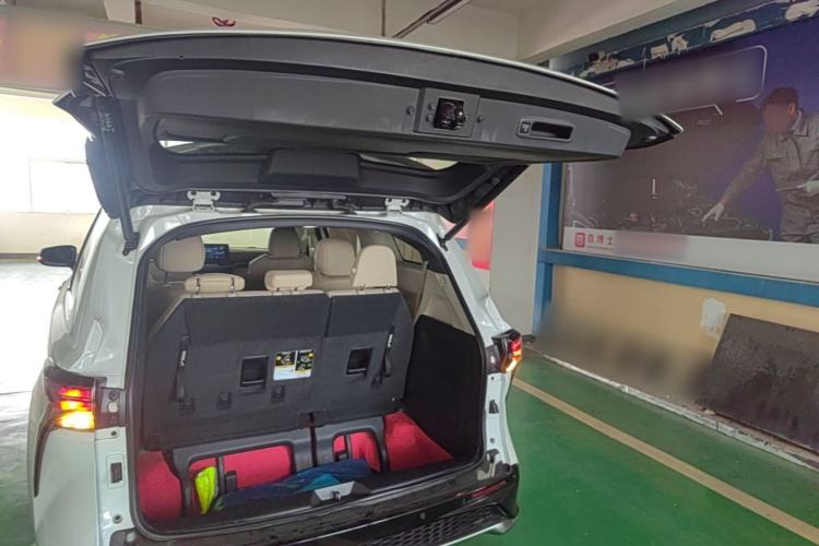 Used Toyota Granvia 2023 2.5L Hybrid Prestige PLUS Edition Trunk