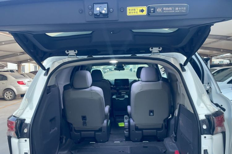 Used Toyota Granvia 2023 2.5L Hybrid Comfort Edition Trunk