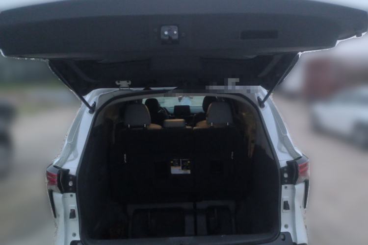 Used Toyota Granvia 2023 2.5L Hybrid Luxury Edition Trunk
