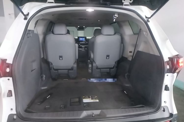 Used Toyota Granvia 2023 2.5L Hybrid Comfort Edition Trunk